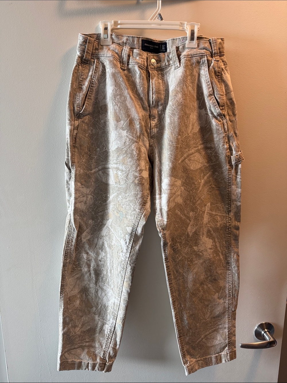 Abercrombie & Fitch Men's Cargo Pants in Light Khaki